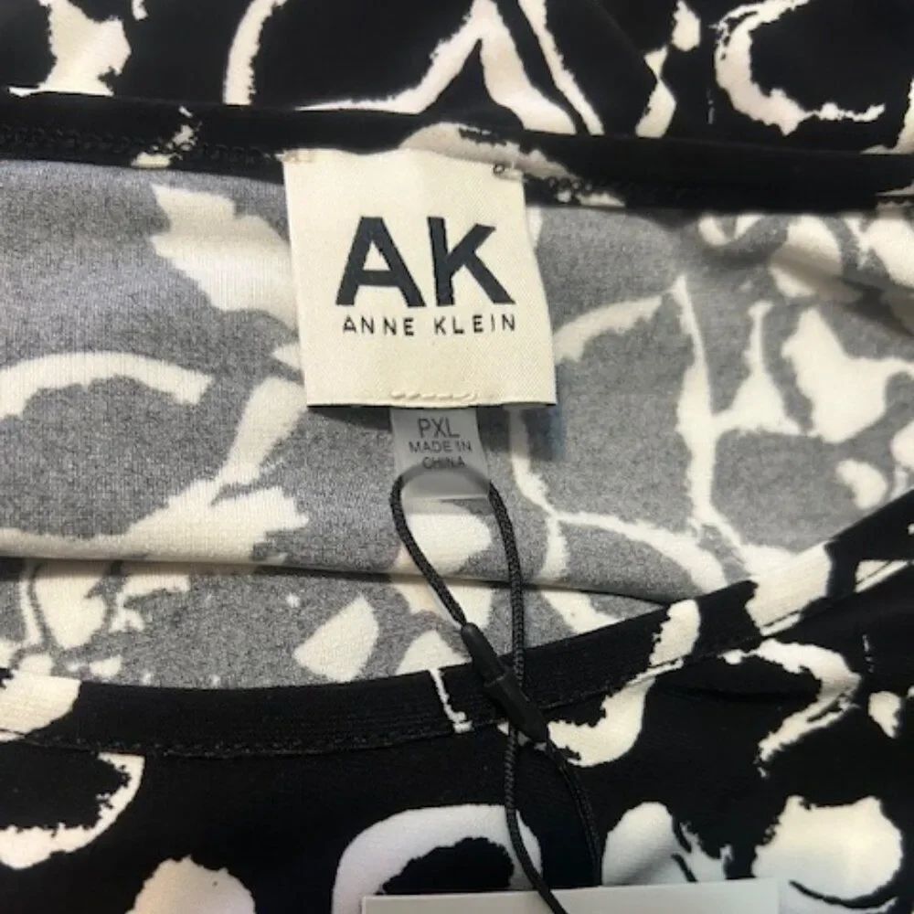 Anne Klein Black/White knit floral tulip sleeves blouse, size P/XL - Picture 7 of 9
